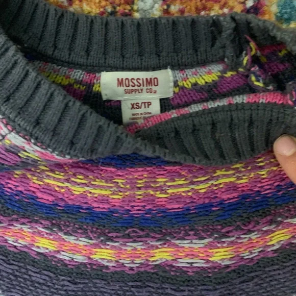 Cozy textured multi-color sweater - Picture 2 of 3